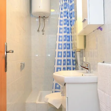 Apartment By The Sea Brela, Makarska - 2718
