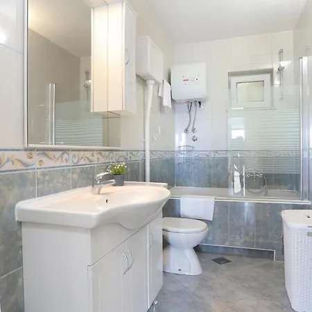 Apartament By The Sea Brela, Makarska - 2718 *
