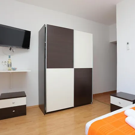 Apartment By The Sea Brela, Makarska - 2718
